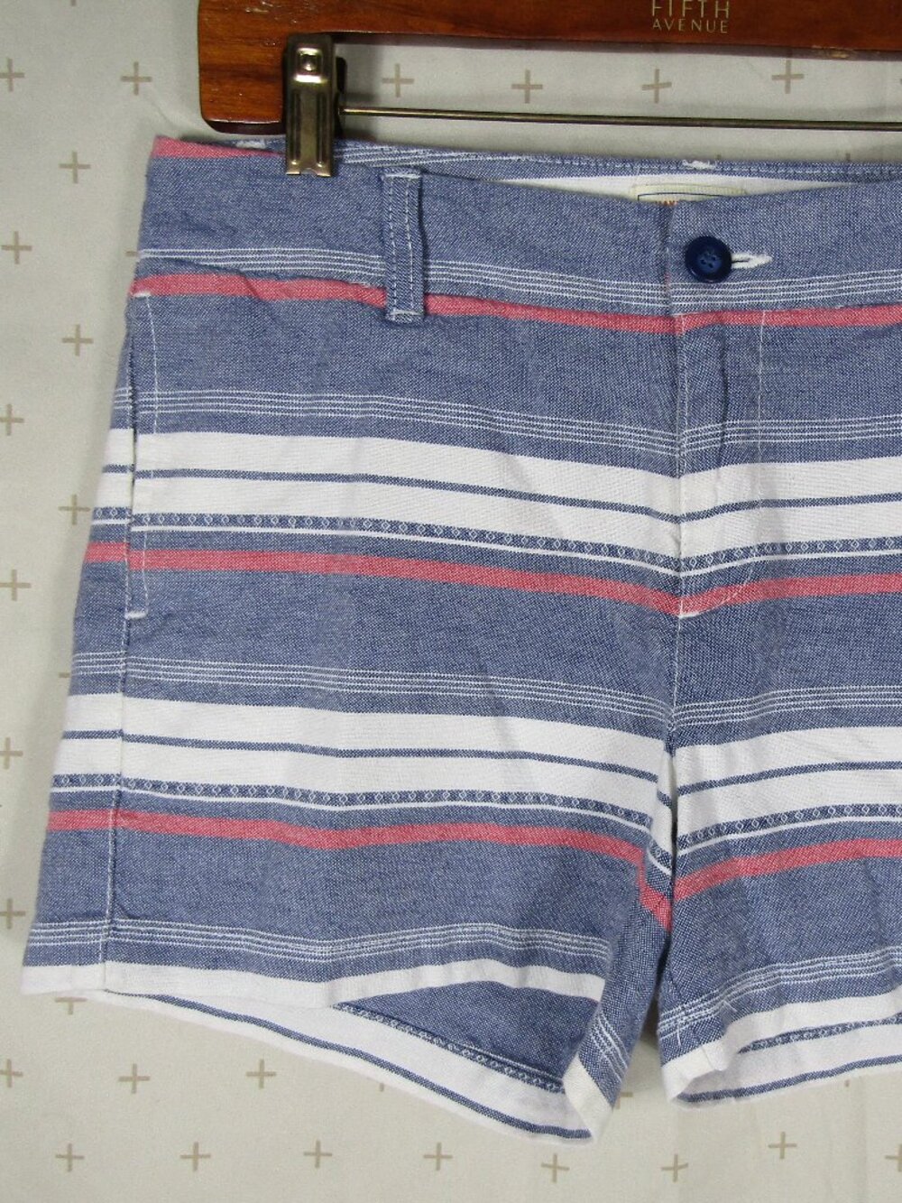 Khakis by GAP The 4" Short Blue White Red Striped Linen Style Size 4 Beach Cozy